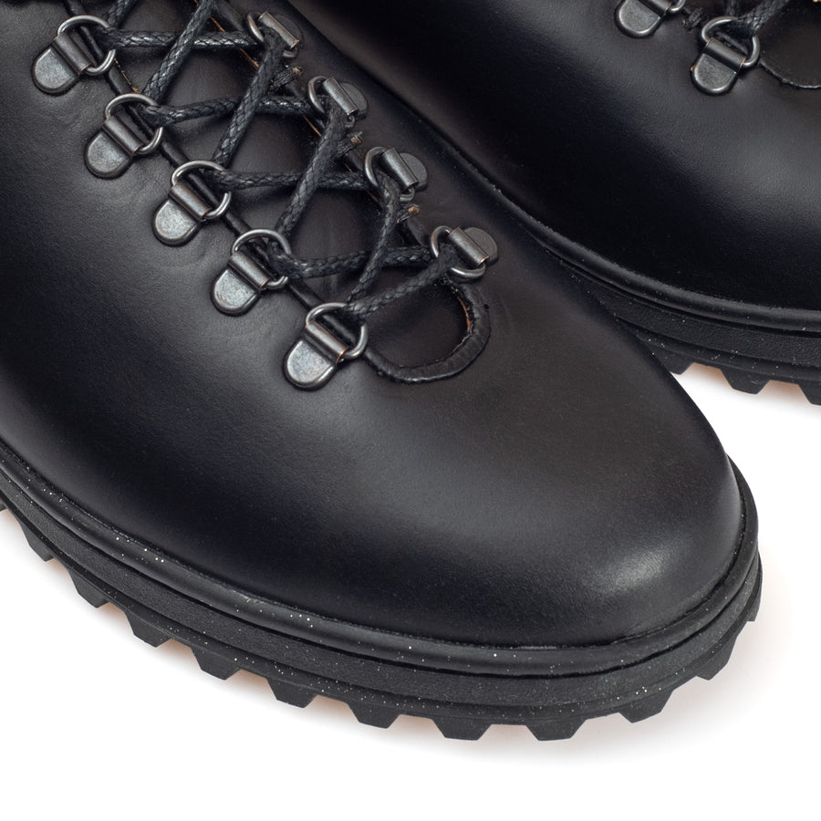 Everdon 'Rambler' Wholecut Mid - Horween Black Chromexcel