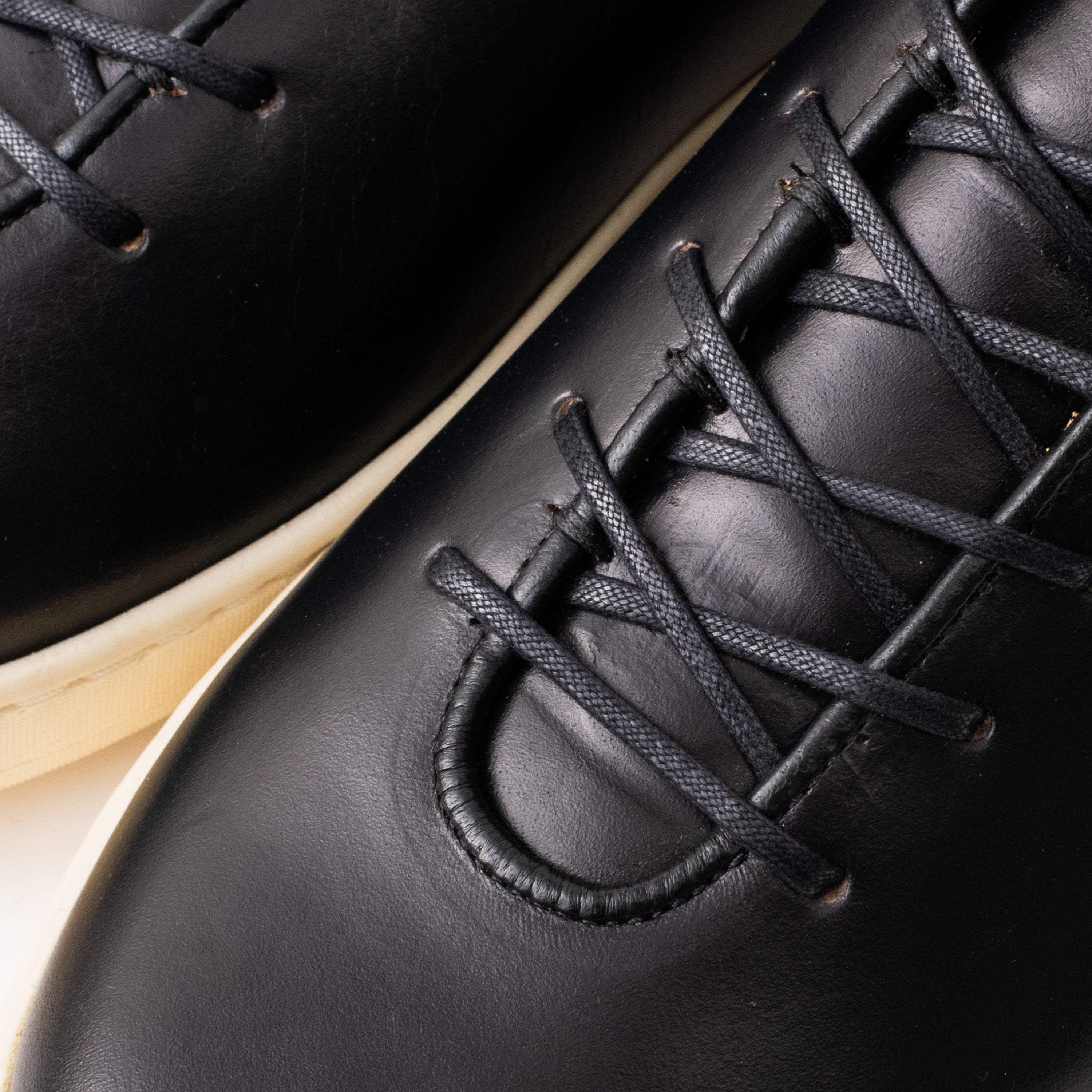 Everdon Hand Stitch Wholecut Mid - Horween Black Chromexcel - Crown Northampton